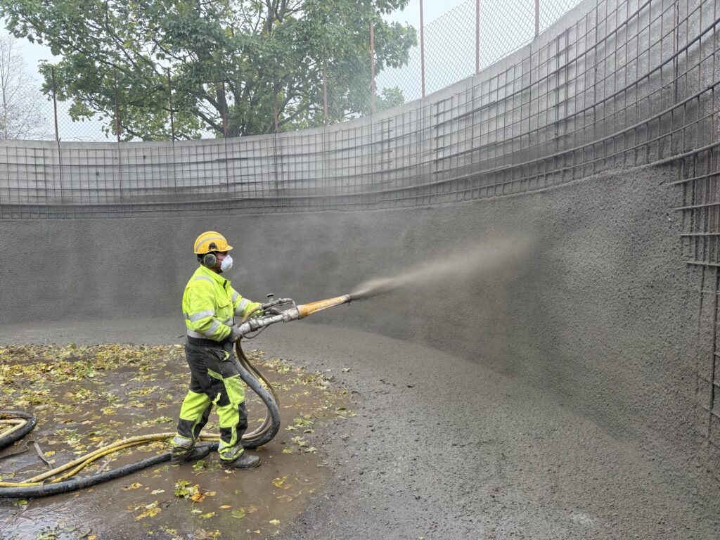 armering og betongsprøyting av utvendig gjødselkum